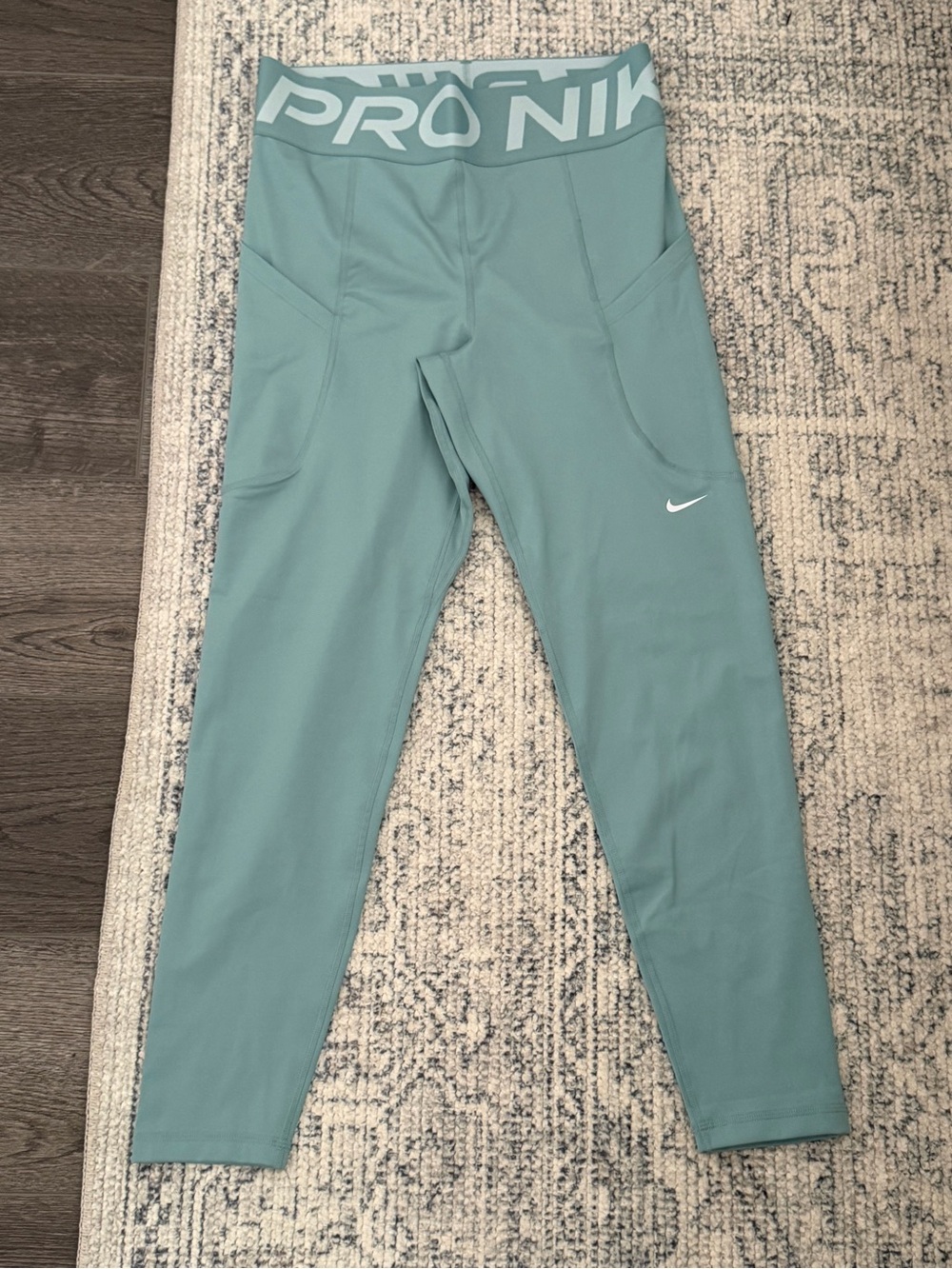 Nike Women’s Sage Green Athletic Leggings - High-Waist Performance